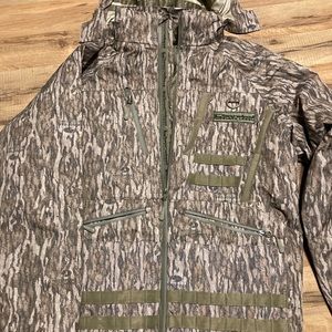 Banded hunting jacket.